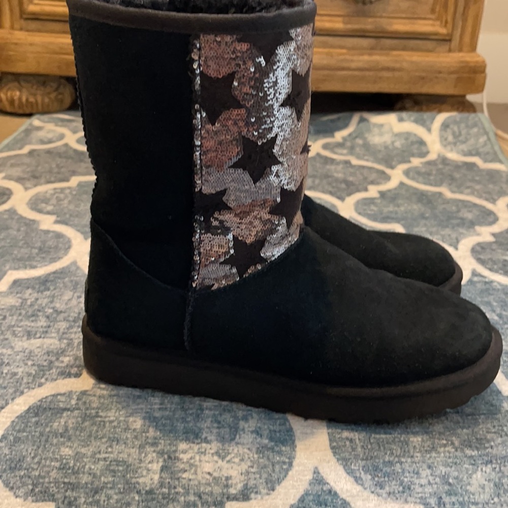 UGG Boots - Picture 2 of 4